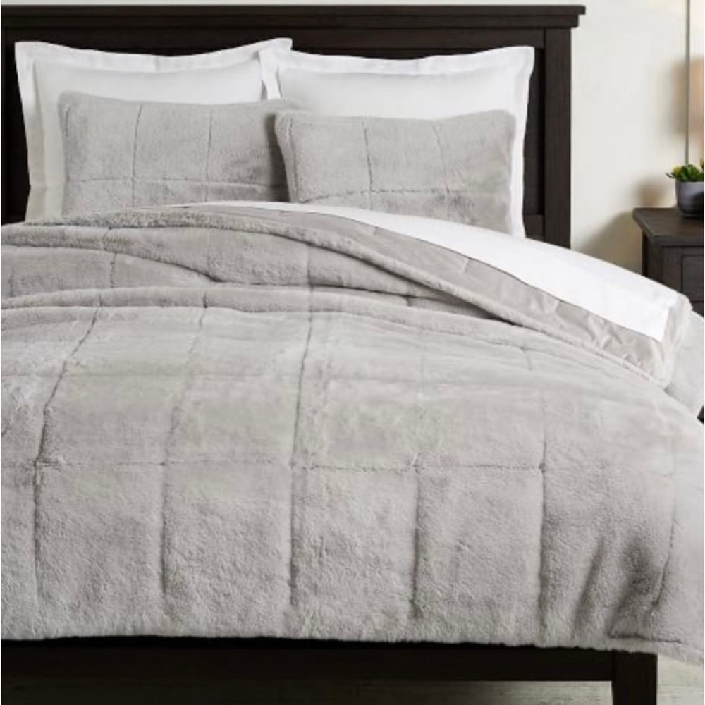 NEW POTTERY BARN Grey Alpine Faux Fur Full/Queen Quilt with 2 Standard Shams